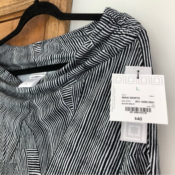 Liz Claiborne Dresses & Skirts - NWT 💗💗 Liz Claiborne Black & White skirt    Size L